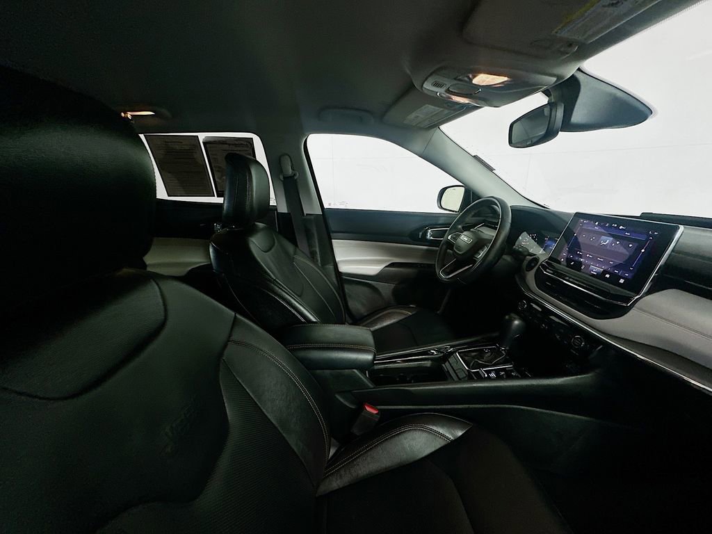 Used 2022 Jeep Compass Limited image 27