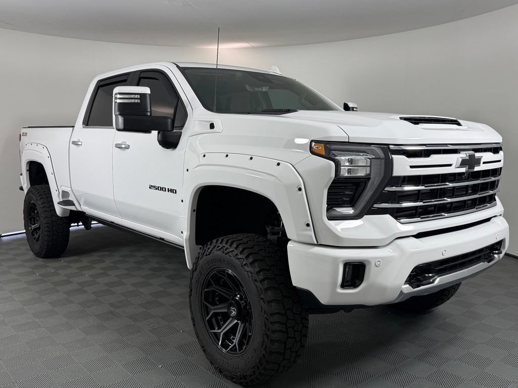 Used 2025 Chevrolet Silverado 2500 LTZ w/ LTZ Premium Package AWD/4WD image 8