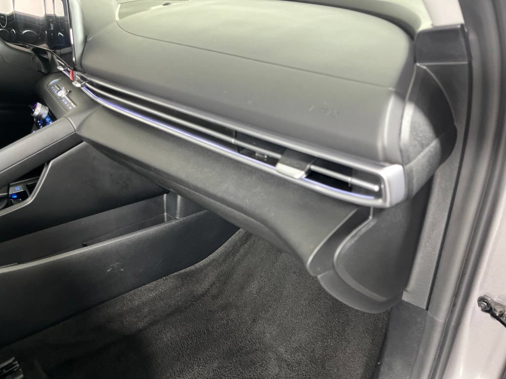 Used 2025 Hyundai Elantra SEL FWD image 19
