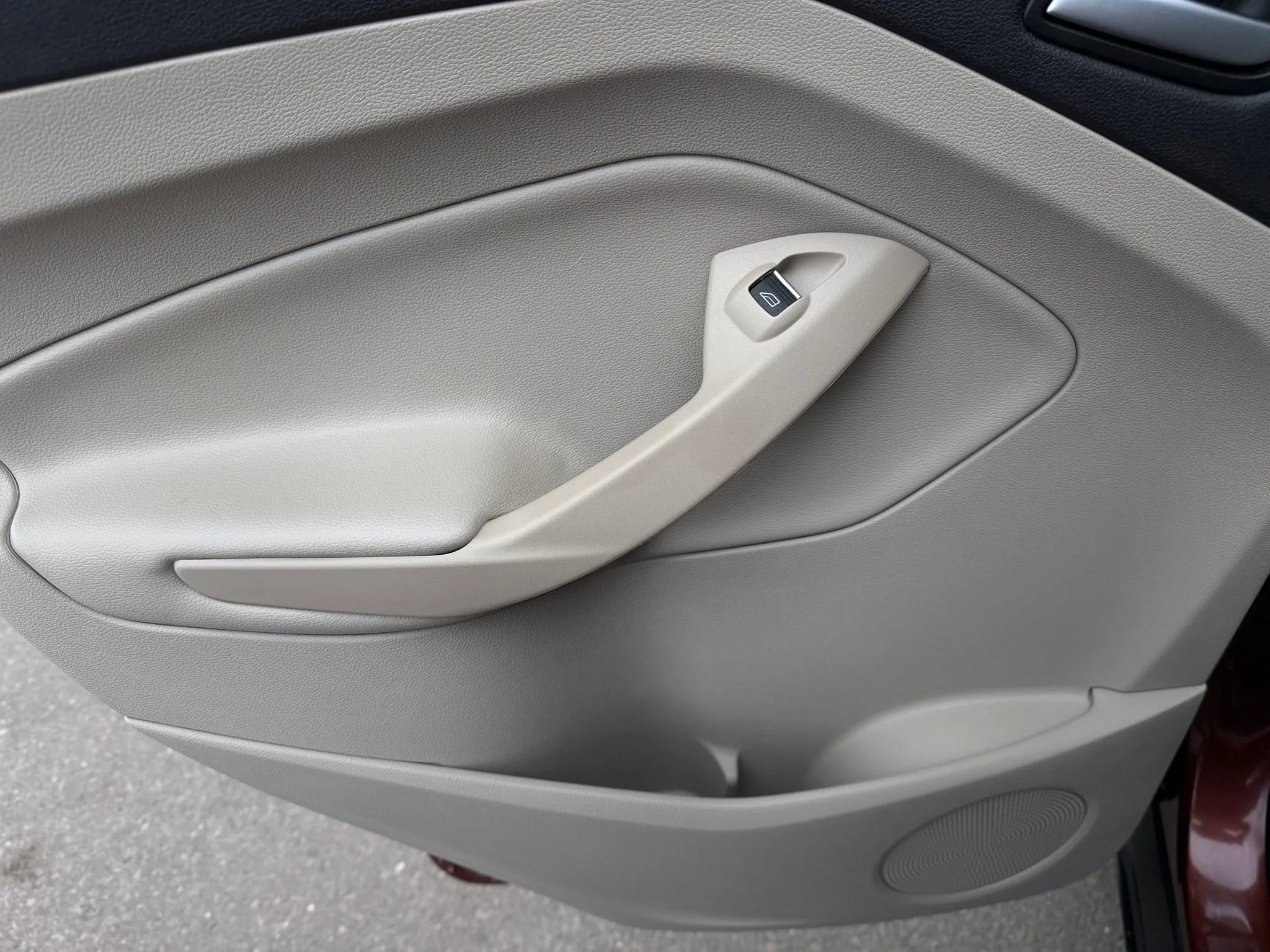Used 2018 Ford Escape Titanium image 16