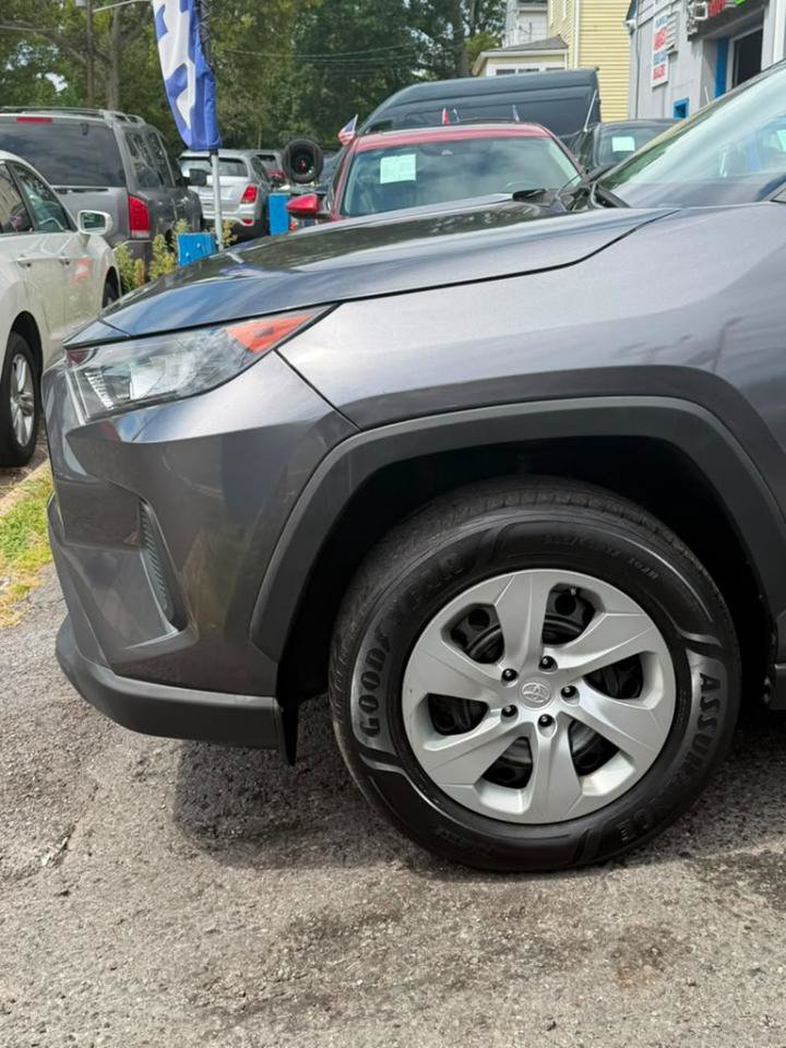 Used 2022 Toyota RAV4 LE AWD/4WD image 16