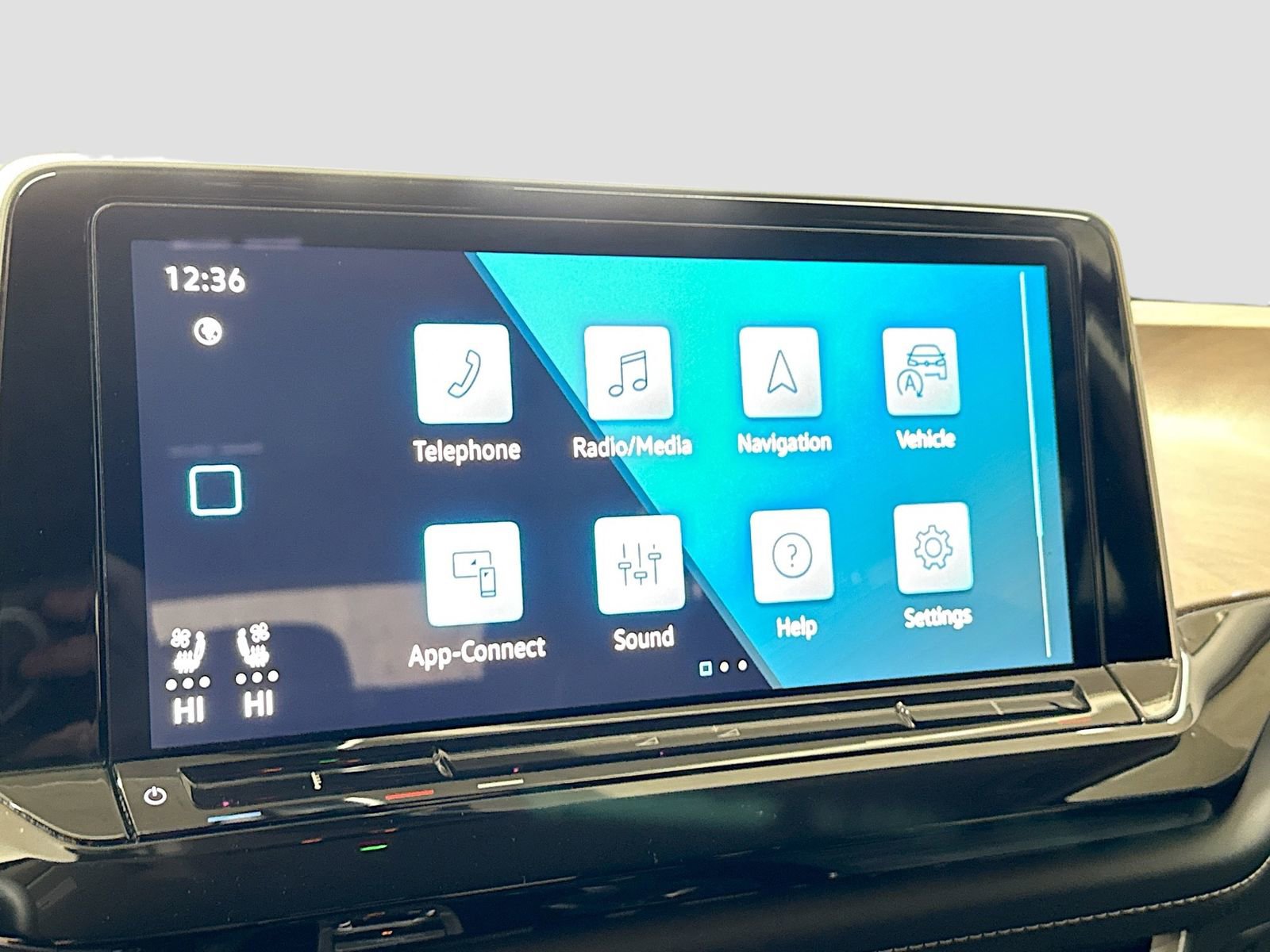 Used 2025 Volkswagen Atlas SE image 16