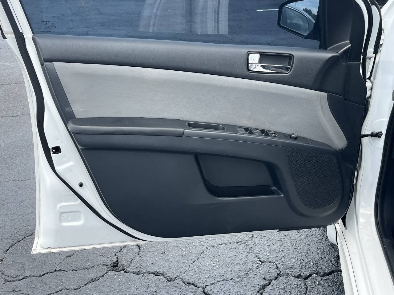 Used 2012 Nissan Sentra 2.0 SR FWD image 11
