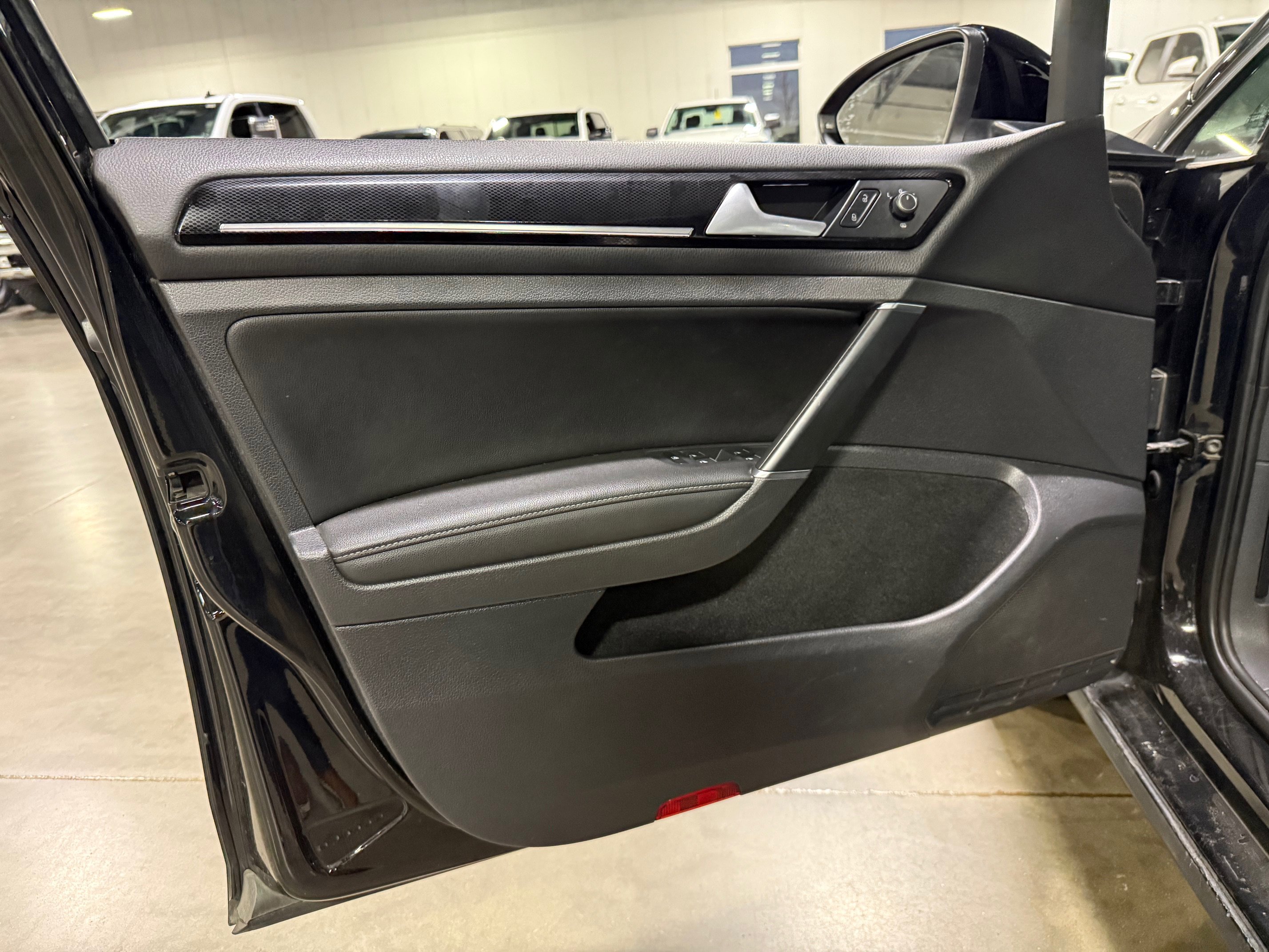 Used 2015 Volkswagen Golf SEL image 16