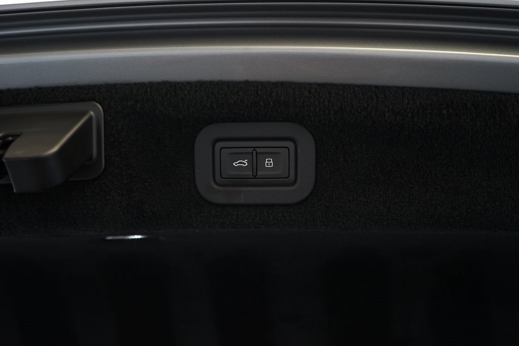 Used 2021 Bentley Flying Spur V8 image 34