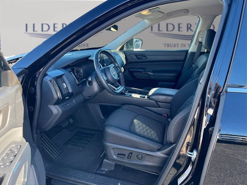 Used 2024 Nissan Pathfinder SV image 10