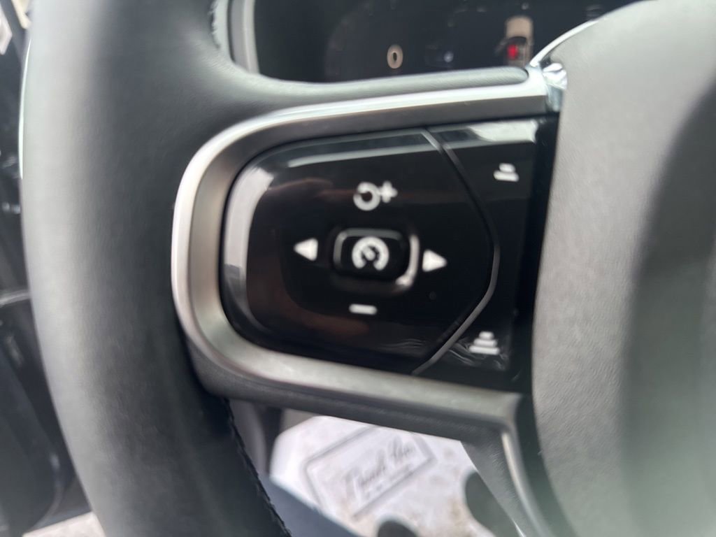 Used 2025 Volvo XC90 B5 Plus w/ Protection Package Premier image 23