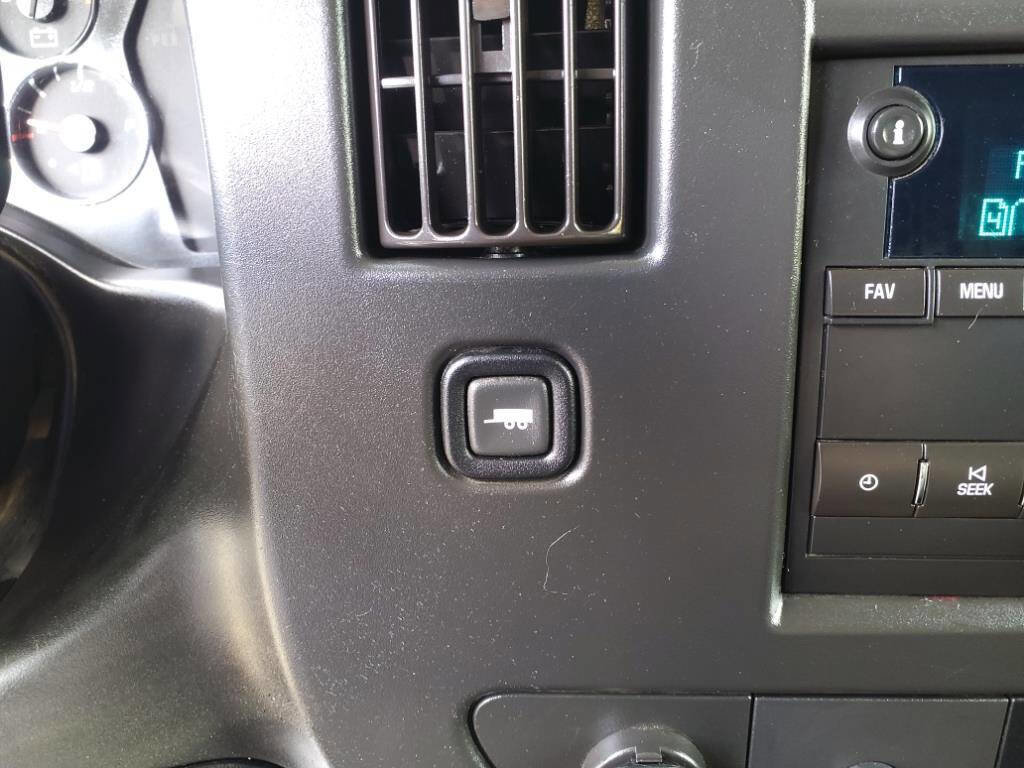 Used 2018 Chevrolet Express 2500 w/ Driver Convenience Package image 22