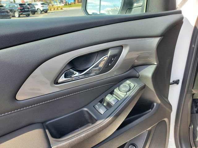 Used 2023 Chevrolet Traverse LT FWD image 10
