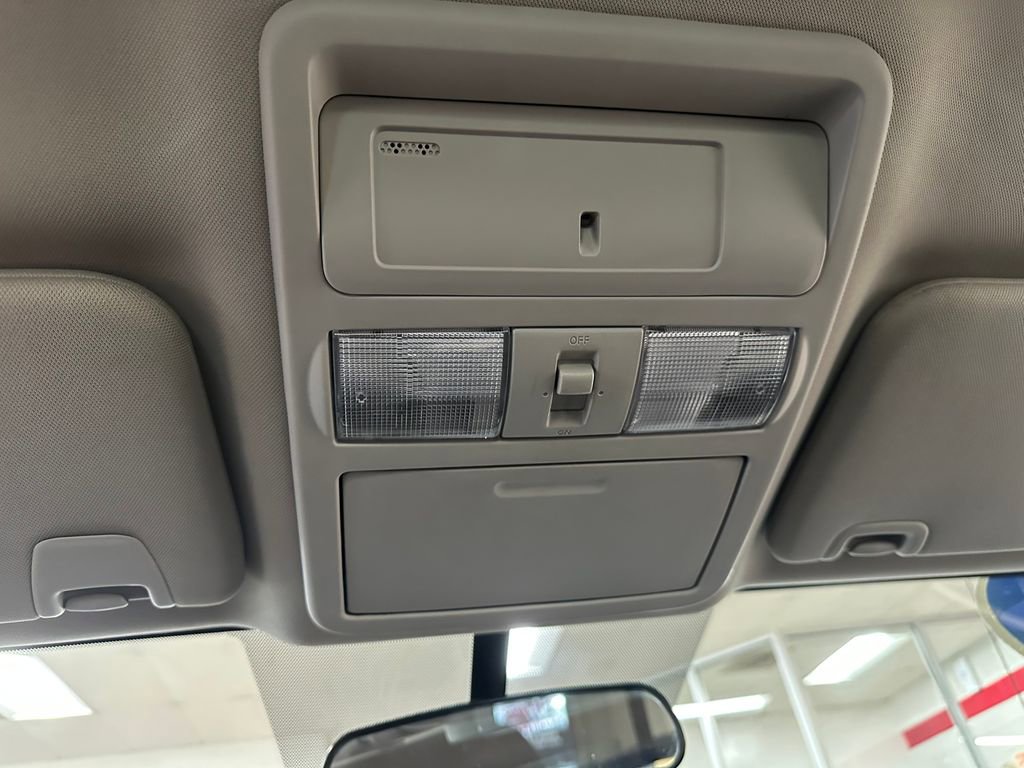 Used 2017 Nissan Titan SV image 27