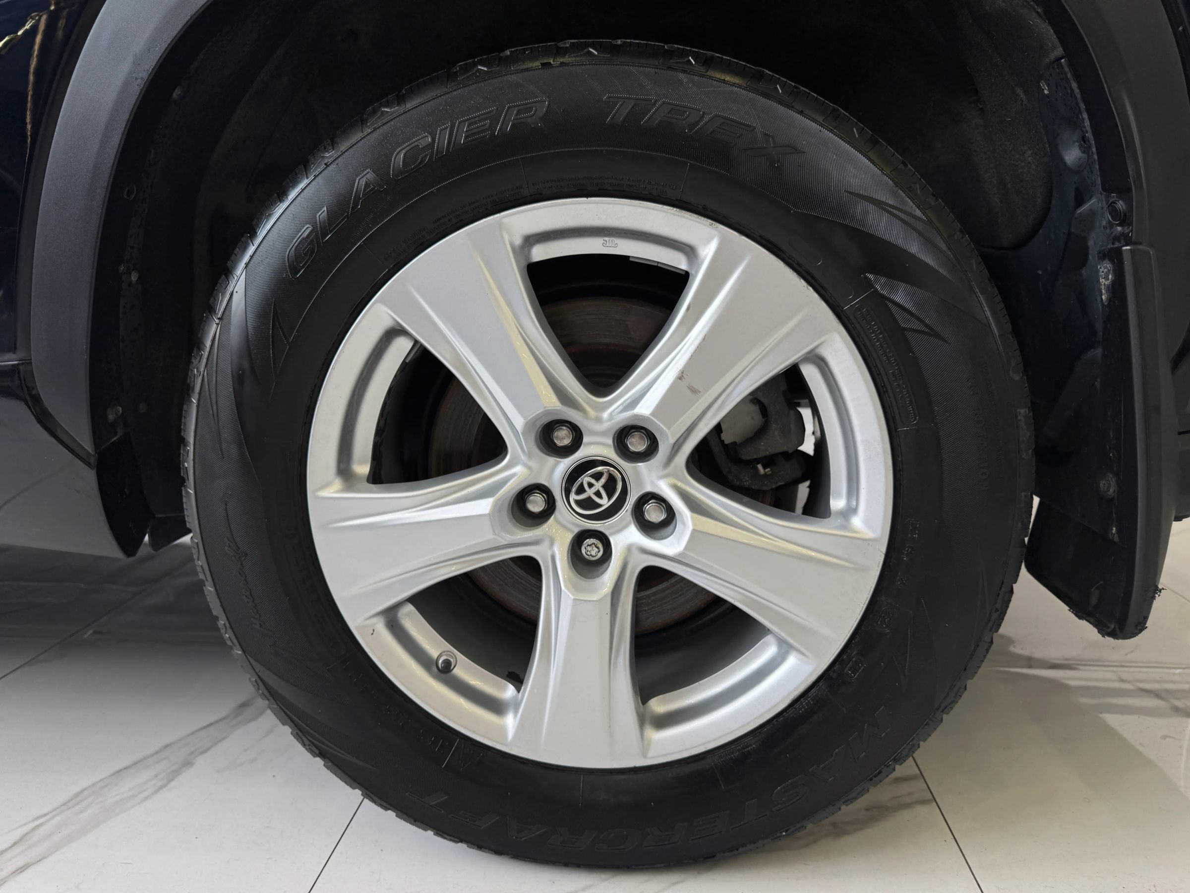 Used 2022 Toyota Highlander L AWD/4WD image 9