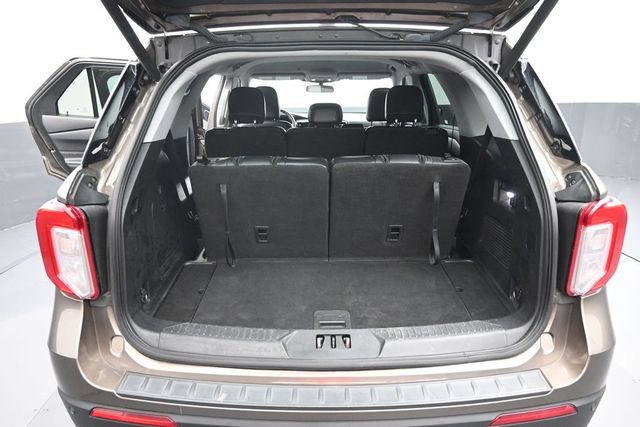 Used 2021 Ford Explorer XLT w/ Equipment Group 202A AWD/4WD image 19