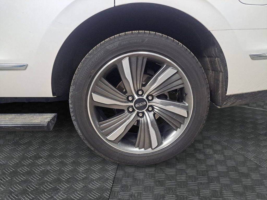 Used 2019 Lincoln Navigator Reserve image 14