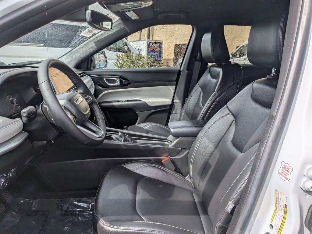 Used 2025 Jeep Compass Limited image 15