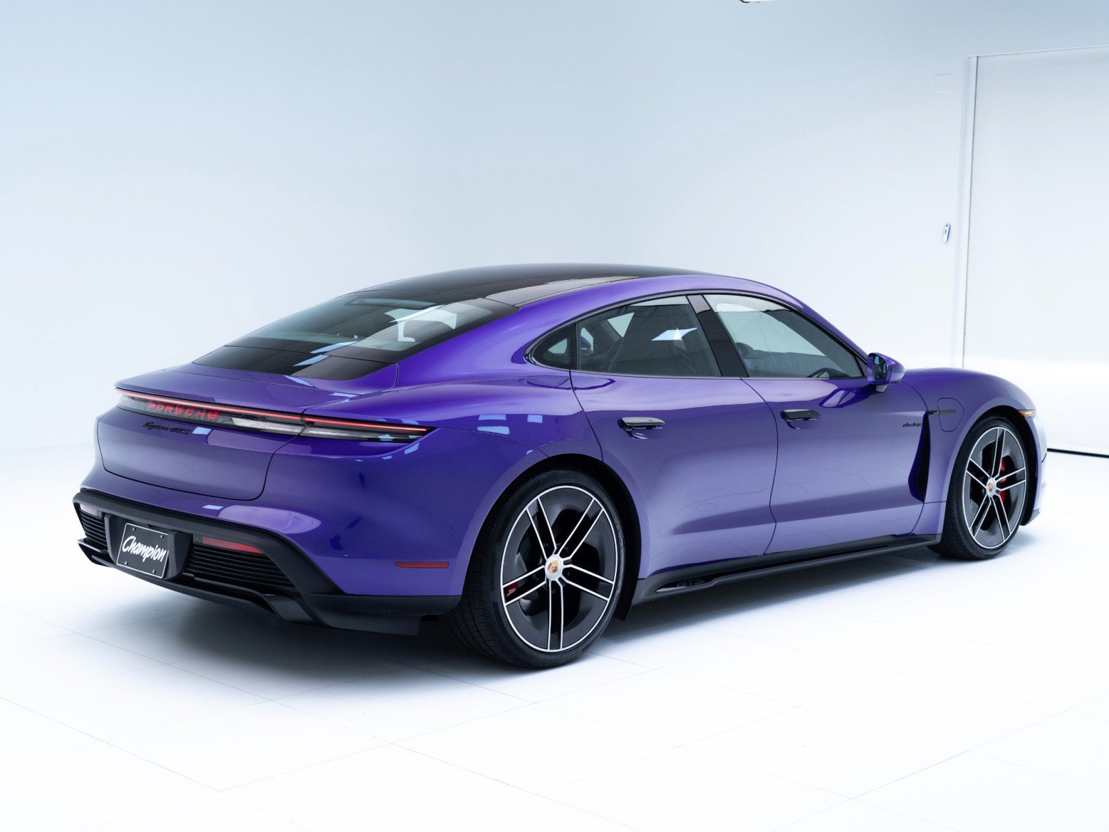 New 2026 Porsche Taycan GTS image 9