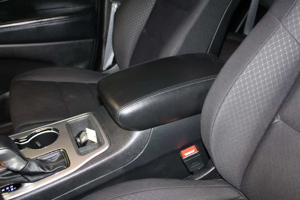 Used 2019 Jeep Grand Cherokee Laredo image 20