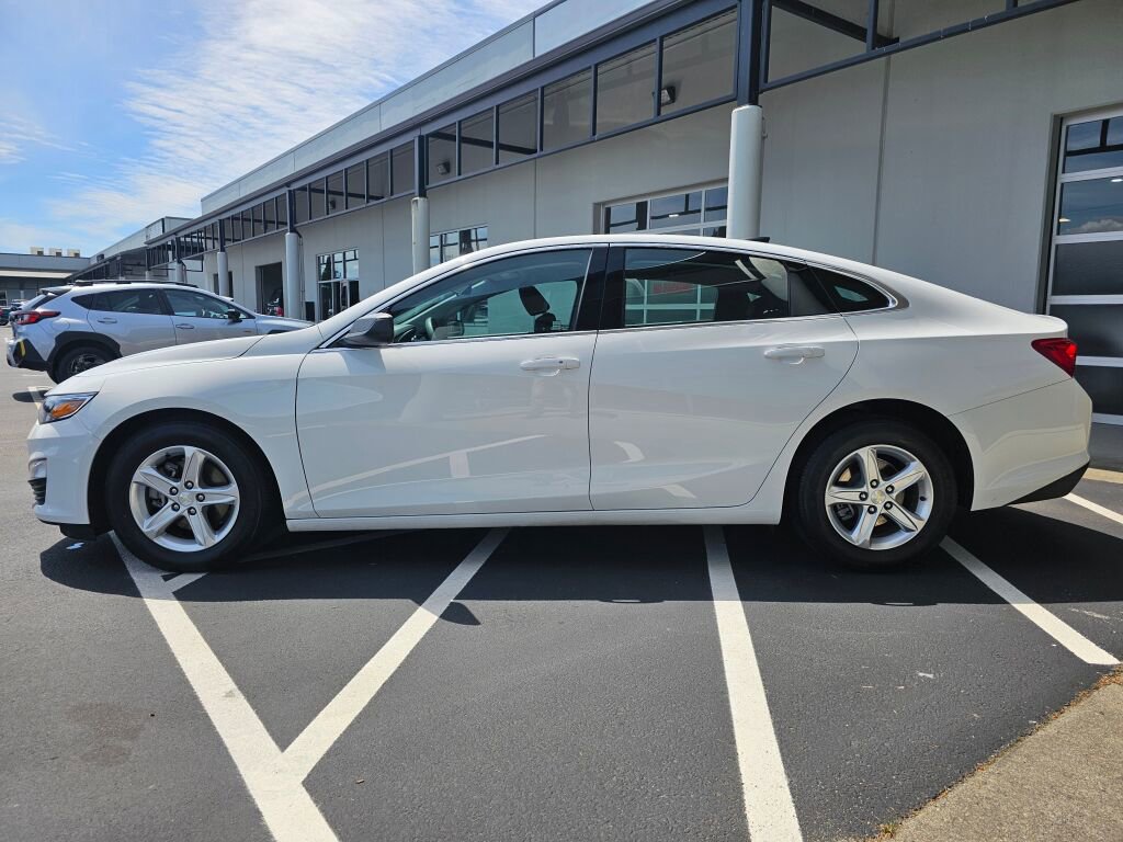 Used 2022 Chevrolet Malibu LS FWD image 2