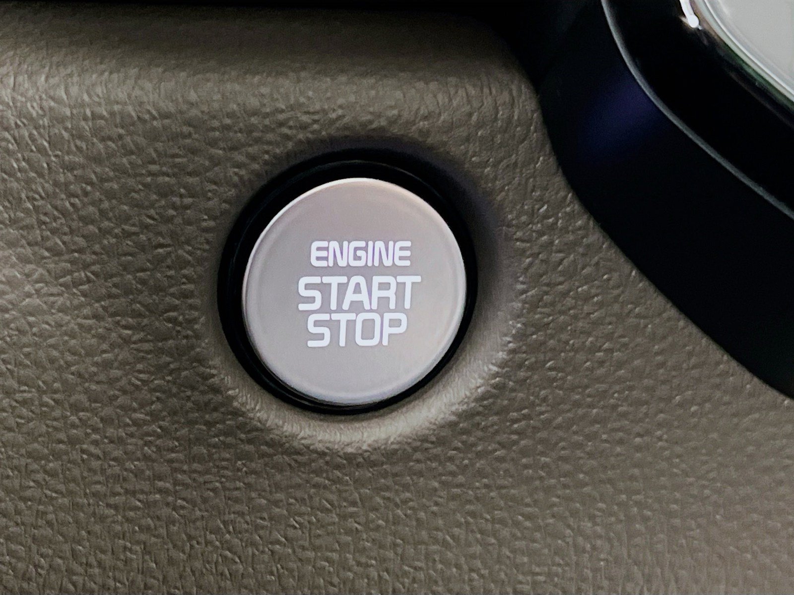 New 2025 Kia Carnival SX FWD image 13