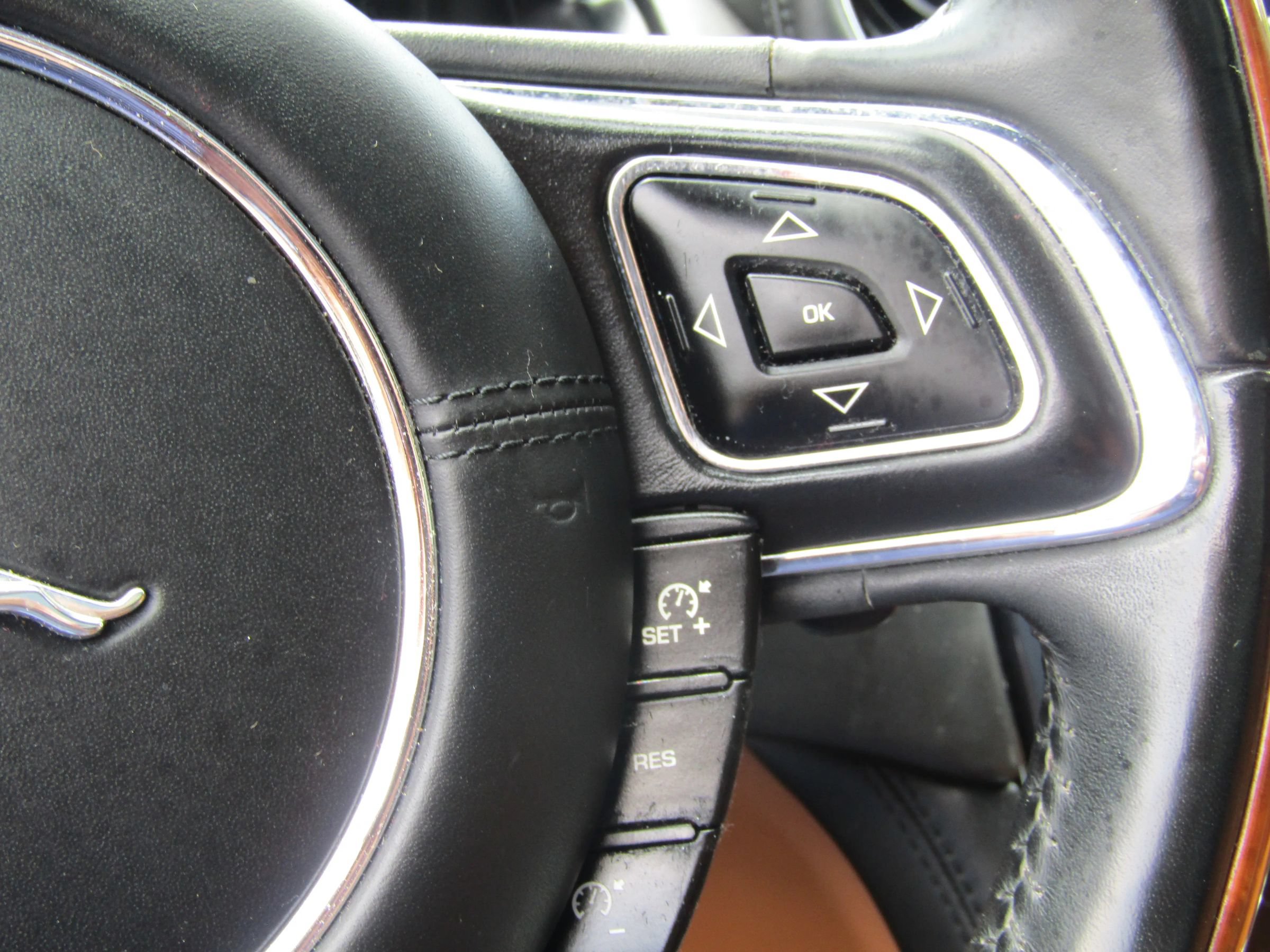 Used 2013 Jaguar XJ L Supersport RWD image 35