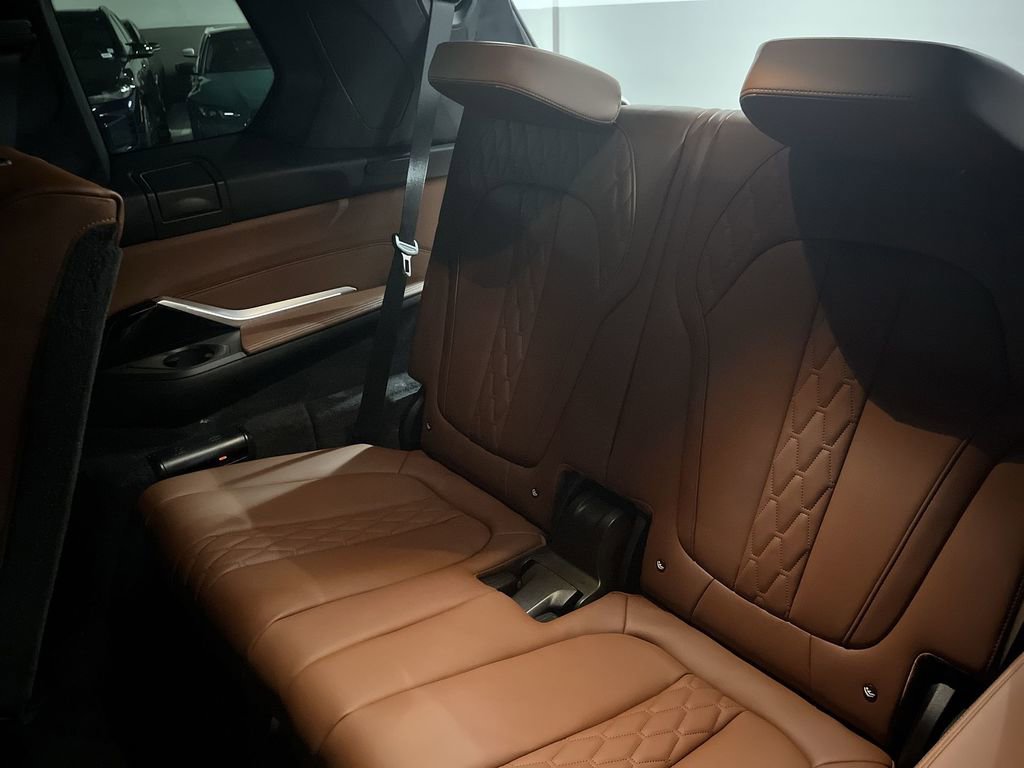 New 2026 BMW X7 M60i image 23