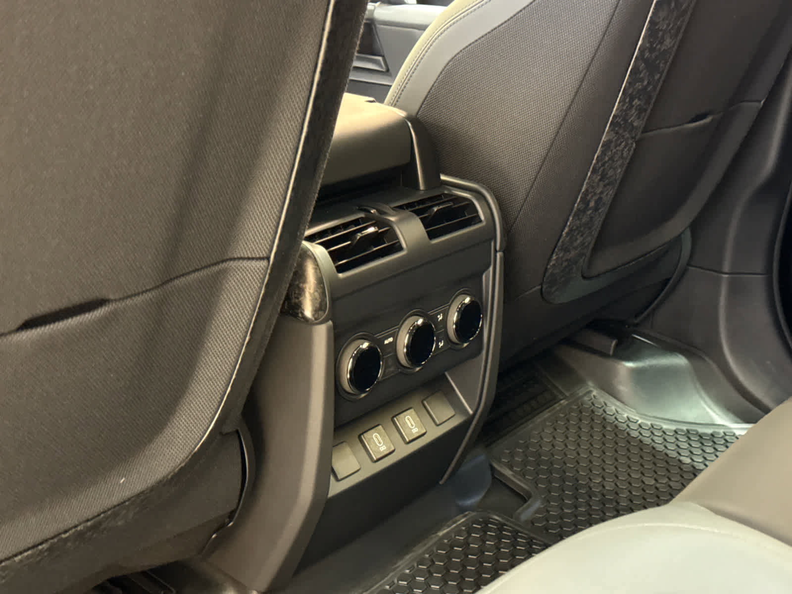 New 2026 Land Rover Defender 110 OCTA image 16