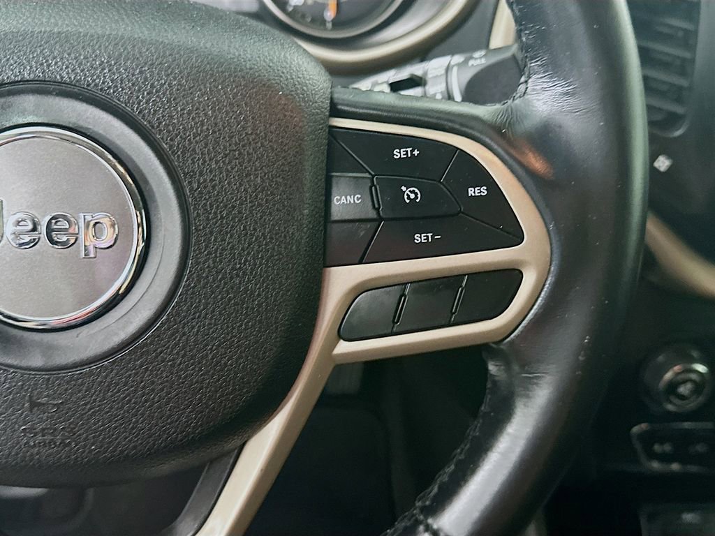 Used 2017 Jeep Cherokee Latitude w/ Comfort & Sound Group image 27