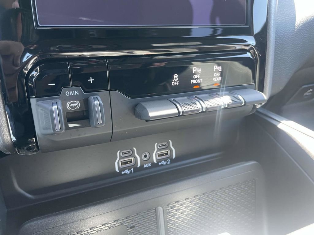 New 2026 RAM 1500 4x4 Crew Cab image 37