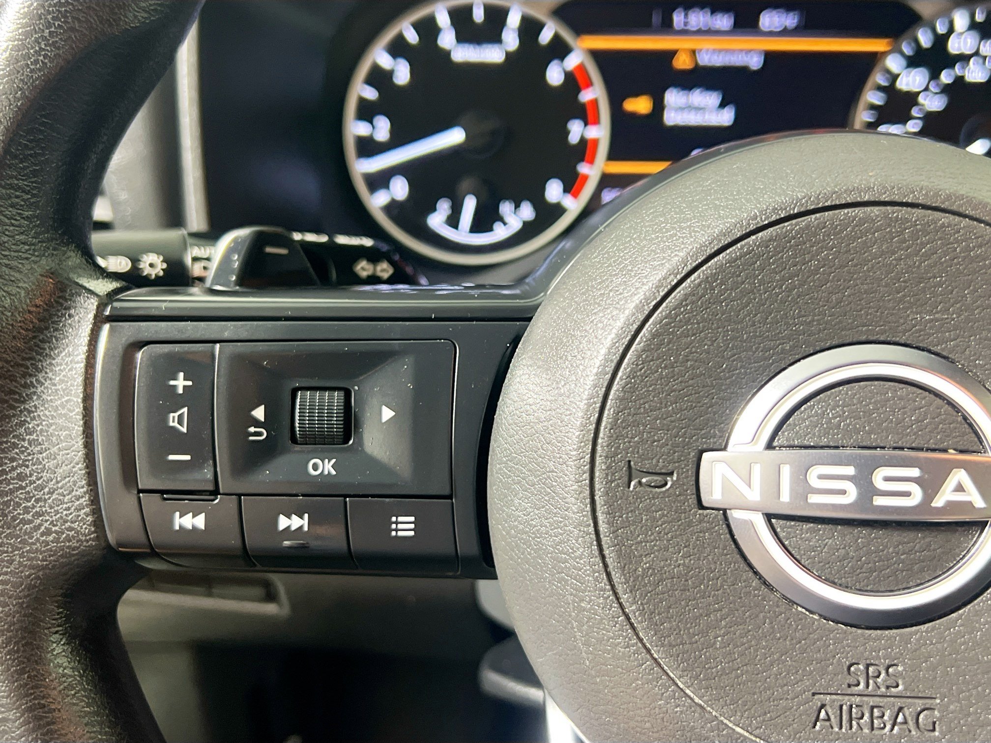 Used 2024 Nissan Rogue S FWD image 18