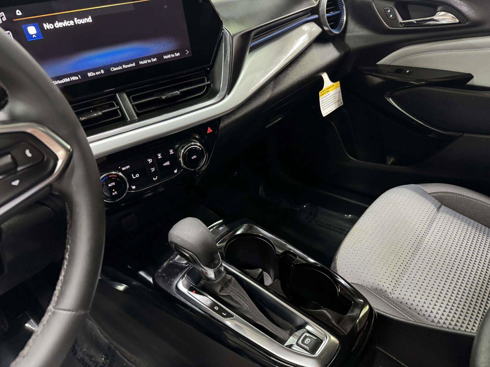 Used 2025 Chevrolet Trax LT w/ Sunroof Package FWD image 54