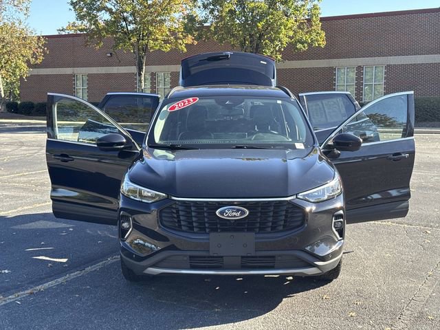 Used 2023 Ford Escape Platinum image 9