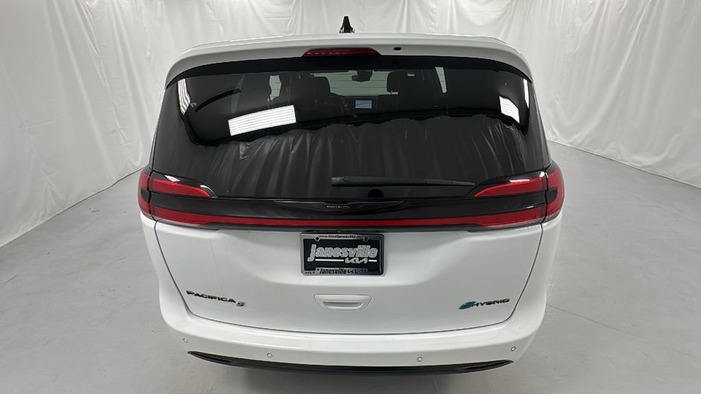 Used 2024 Chrysler Pacifica Select image 4