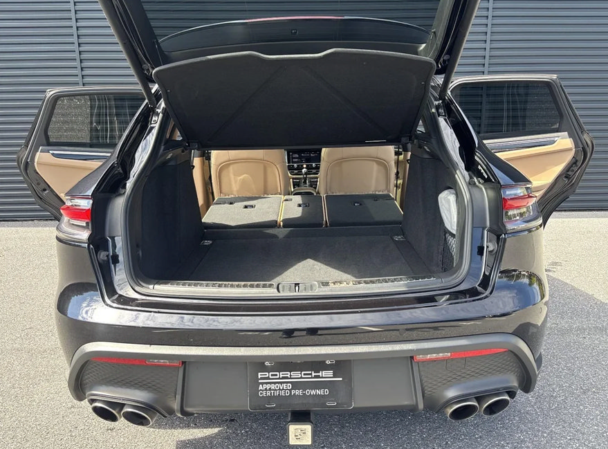 Certified 2023 Porsche Macan S AWD/4WD image 24