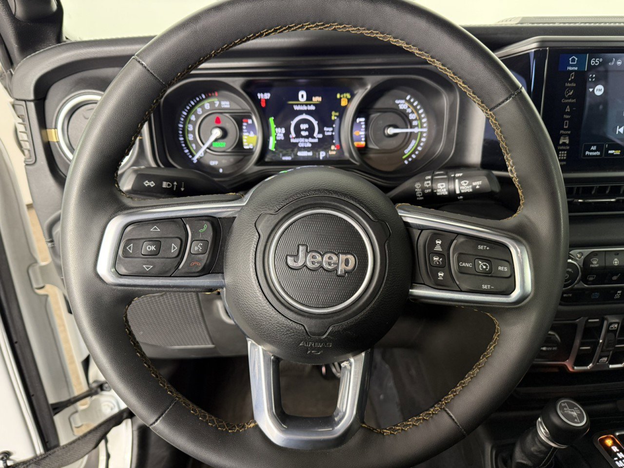 Used 2024 Jeep Wrangler Unlimited Sahara w/ Technology Group AWD/4WD image 22