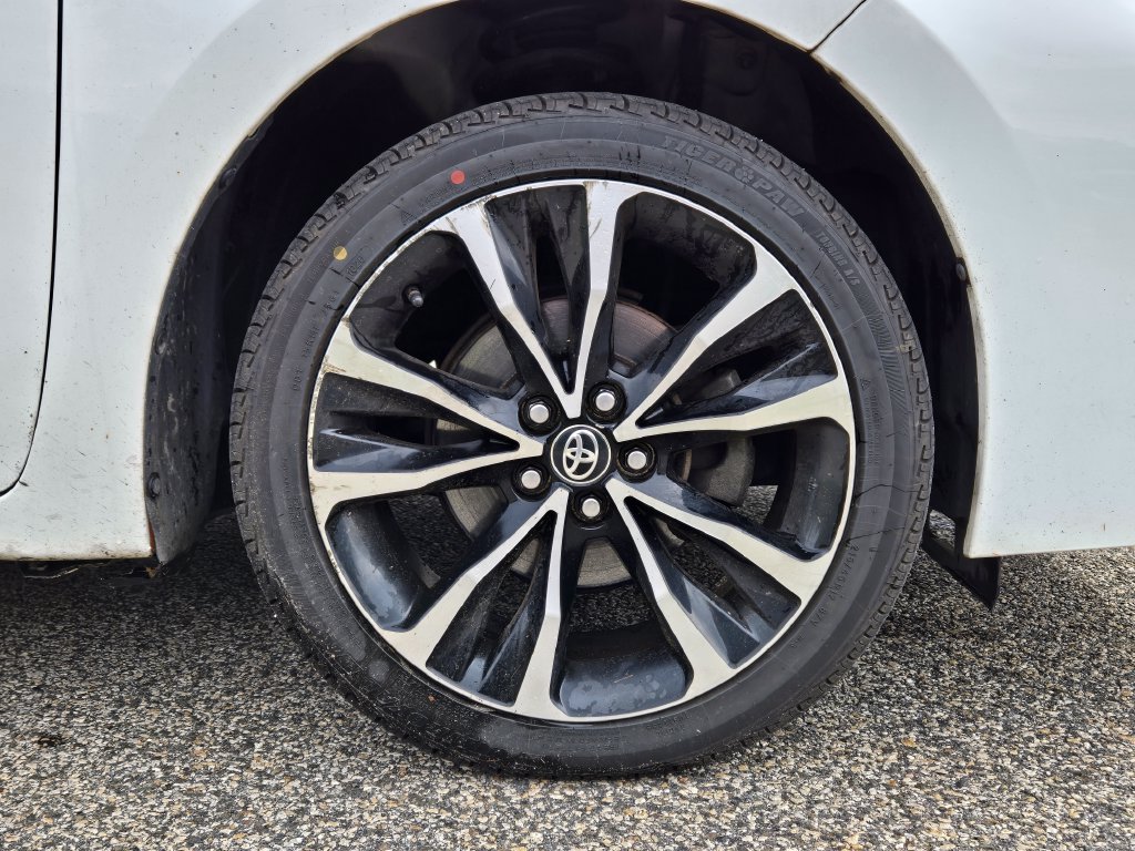 Used 2018 Toyota Corolla SE FWD image 9