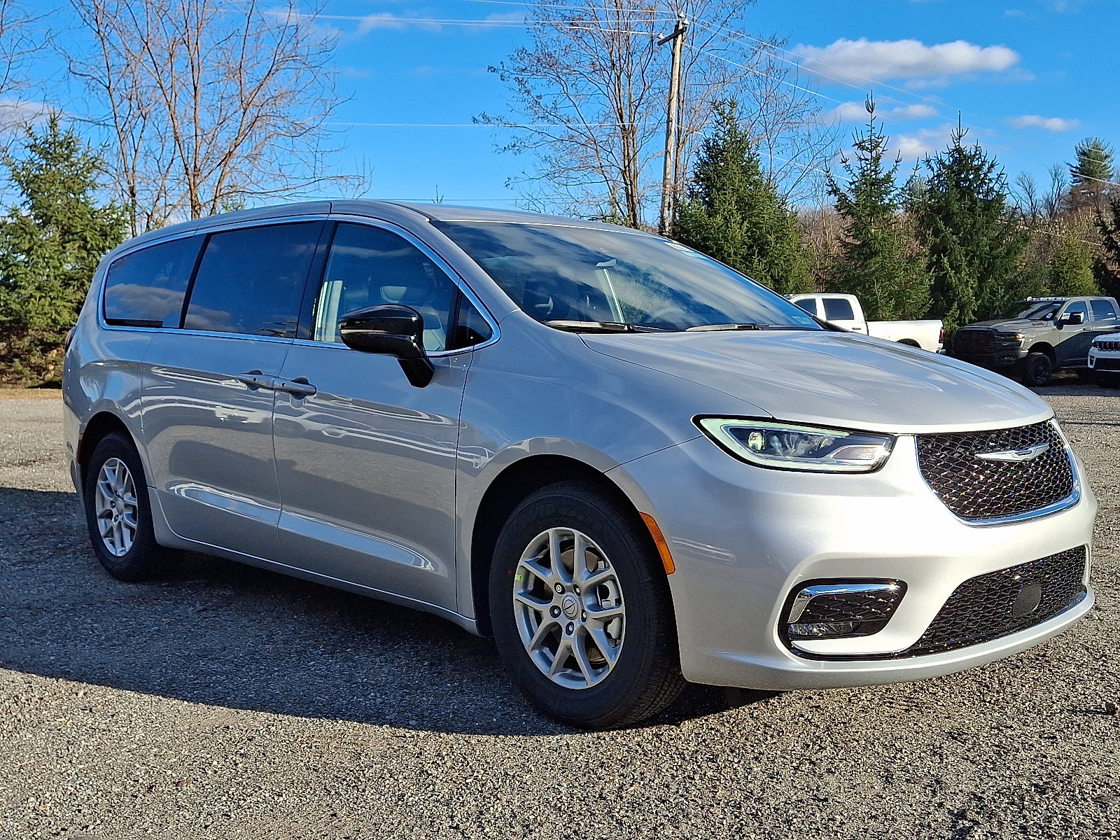 New 2026 Chrysler Pacifica Select image 2
