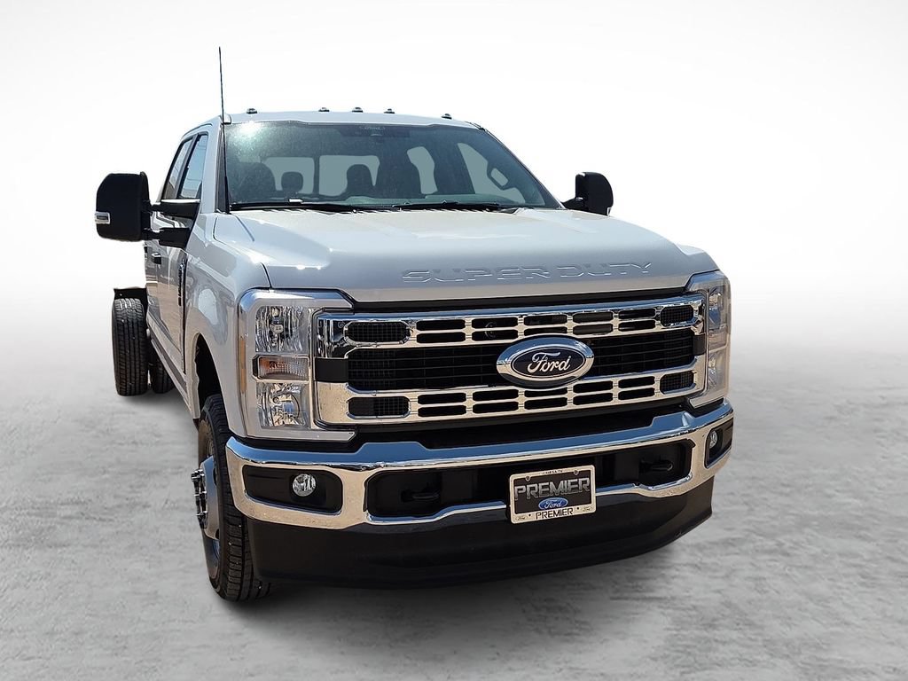 New 2026 Ford F350 XL w/ XL Chrome Package AWD/4WD image 2