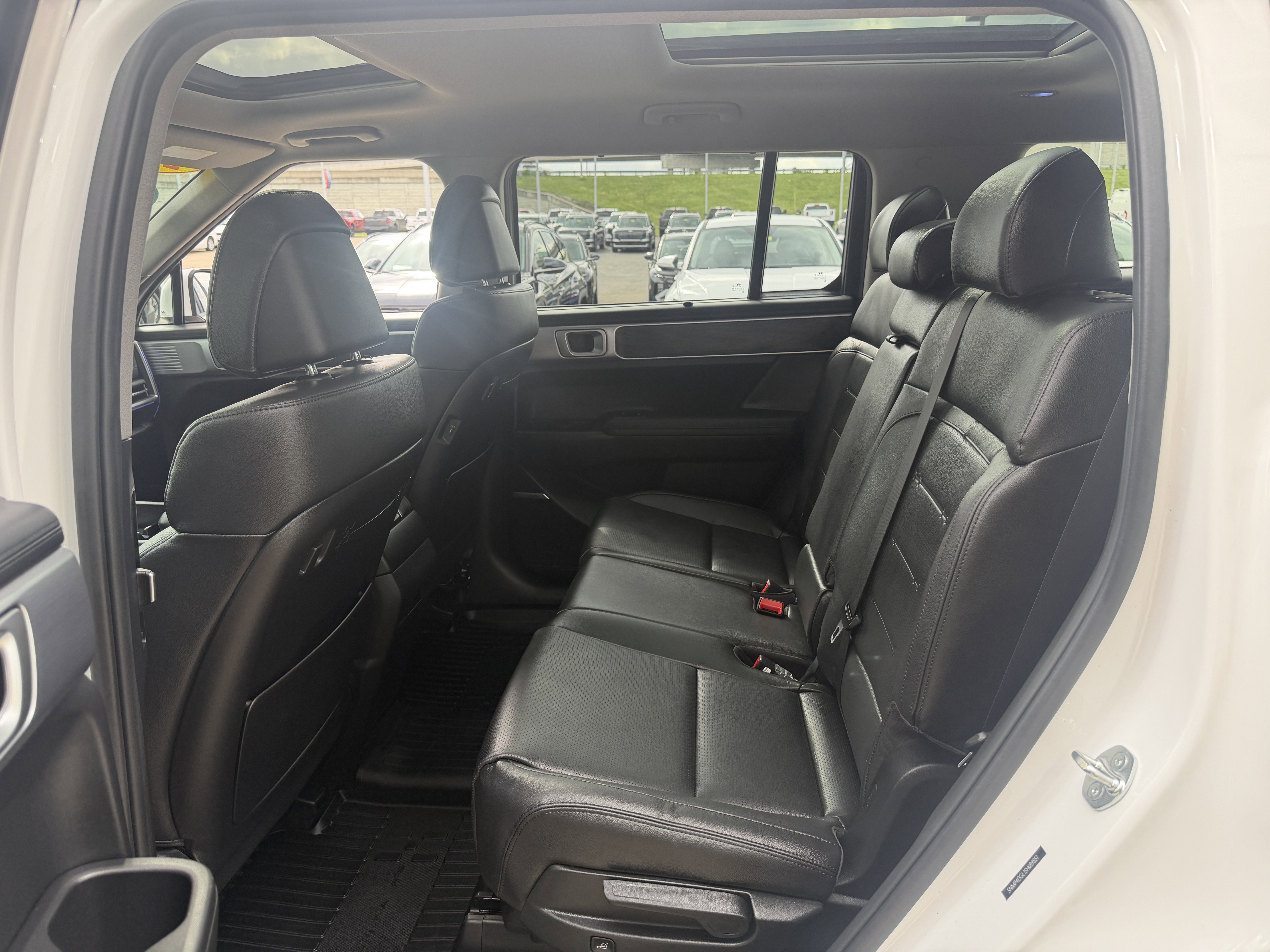 Used 2025 Hyundai Santa Fe Limited AWD/4WD image 28
