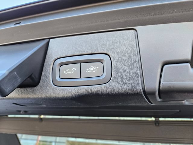 Used 2019 Volvo XC60 T5 R-Design w/ Protection Package AWD/4WD image 12