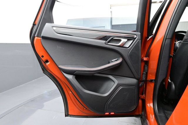 Certified 2023 Porsche Macan AWD/4WD image 13