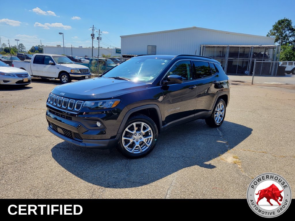 Used 2022 Jeep Compass Latitude w/ Sun and Sound Group AWD/4WD image 2