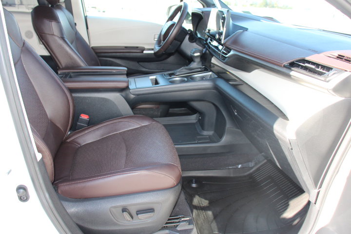 Certified 2023 Toyota Sienna Platinum image 21
