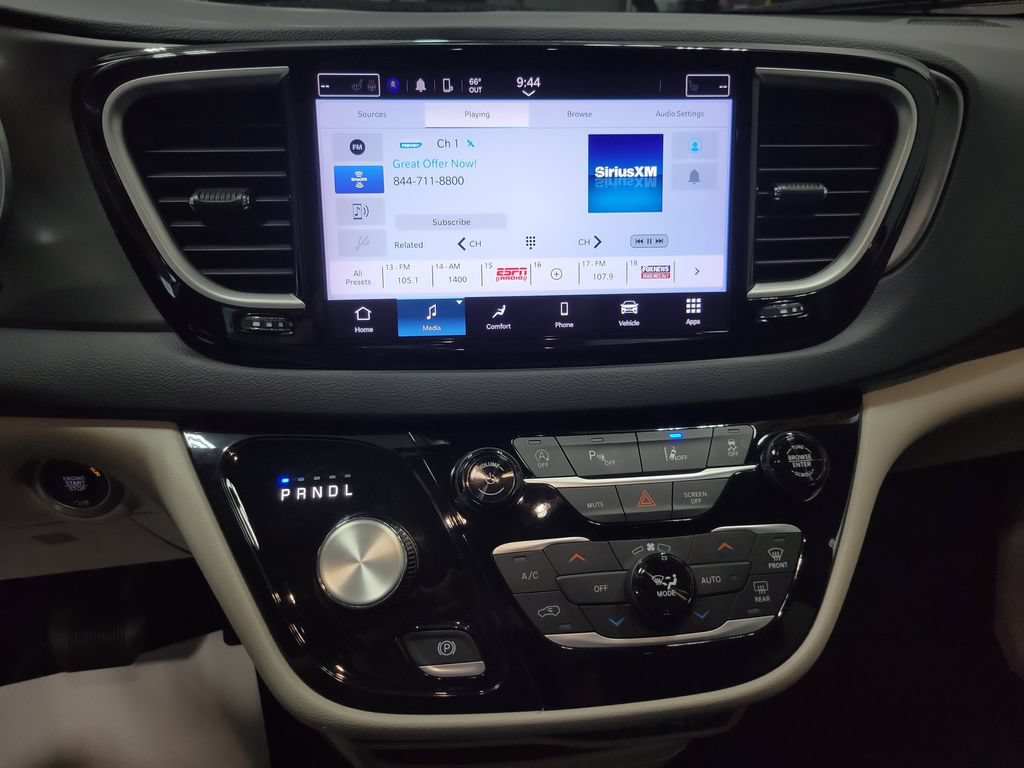 Certified 2023 Chrysler Pacifica Touring-L FWD image 5