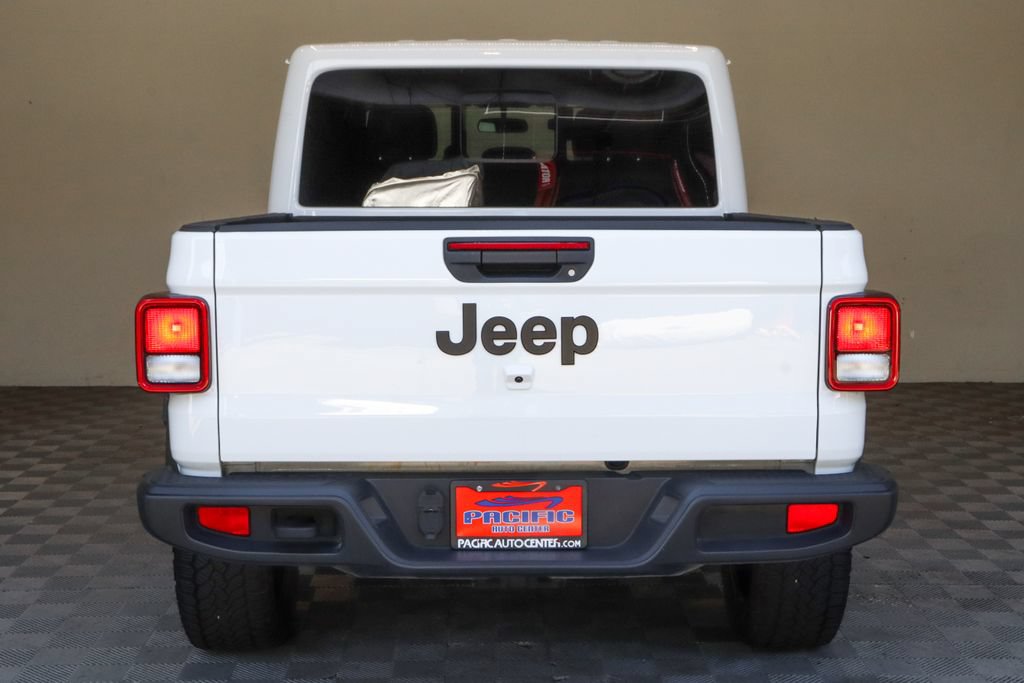 Used 2025 Jeep Gladiator Sport AWD/4WD image 9
