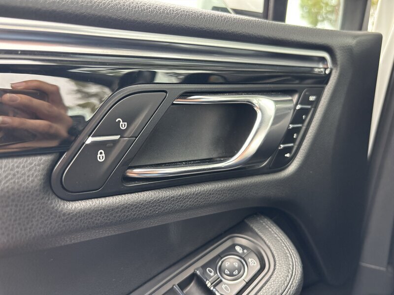 Used 2016 Porsche Macan S AWD/4WD image 47