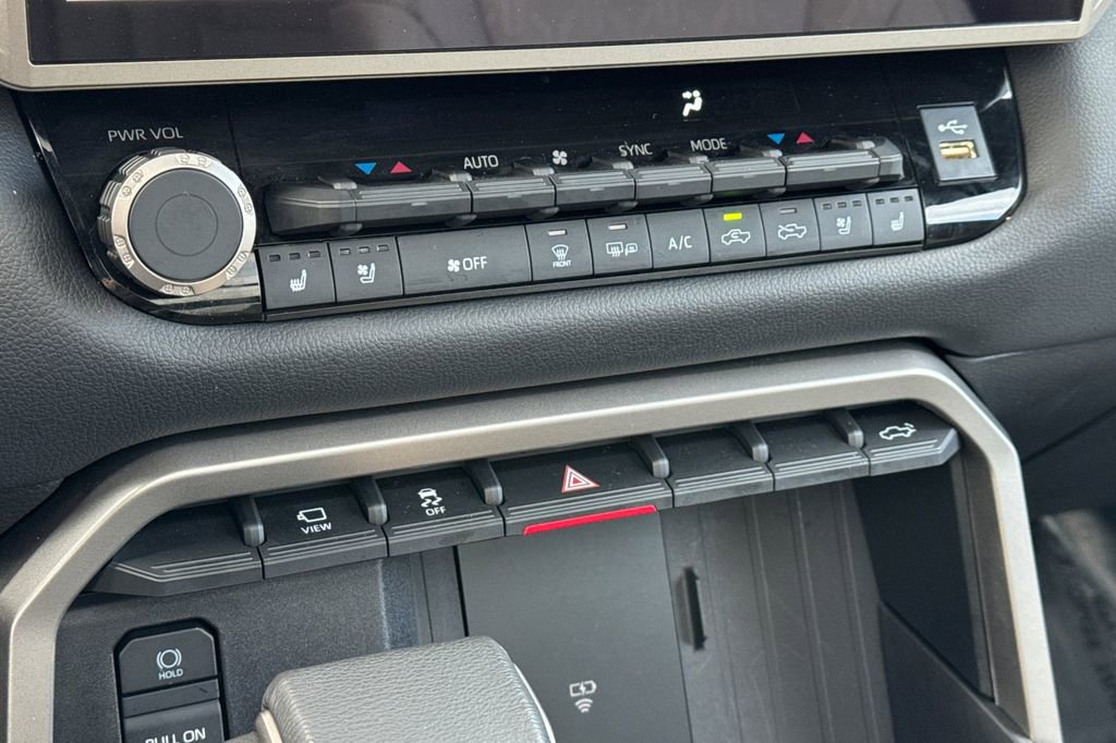 Used 2025 Toyota Tundra Limited image 24