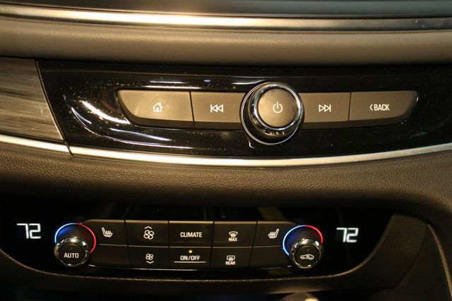 Used 2021 Buick Enclave Essence image 28