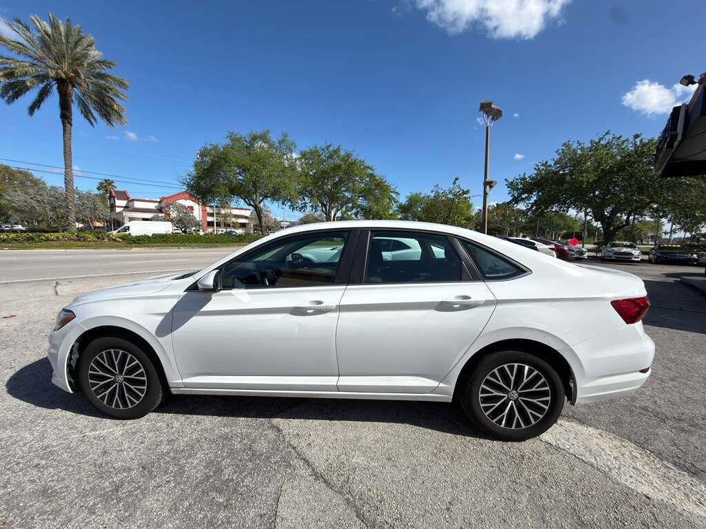 Used 2021 Volkswagen Jetta R-Line image 2