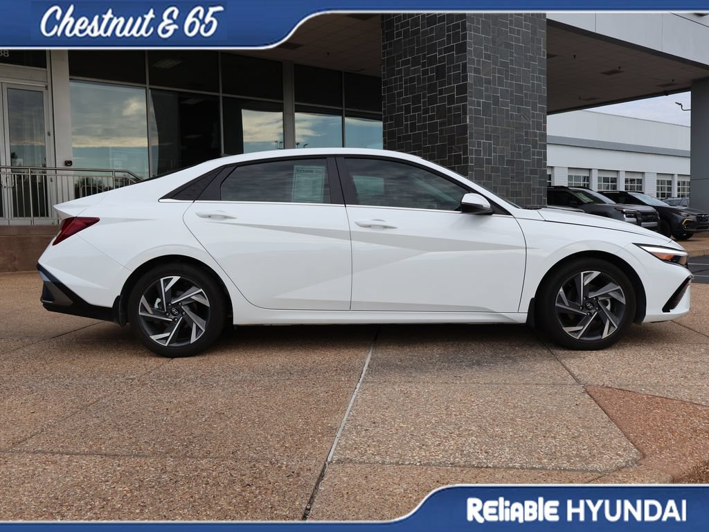 Certified 2025 Hyundai Elantra Limited FWD image 7