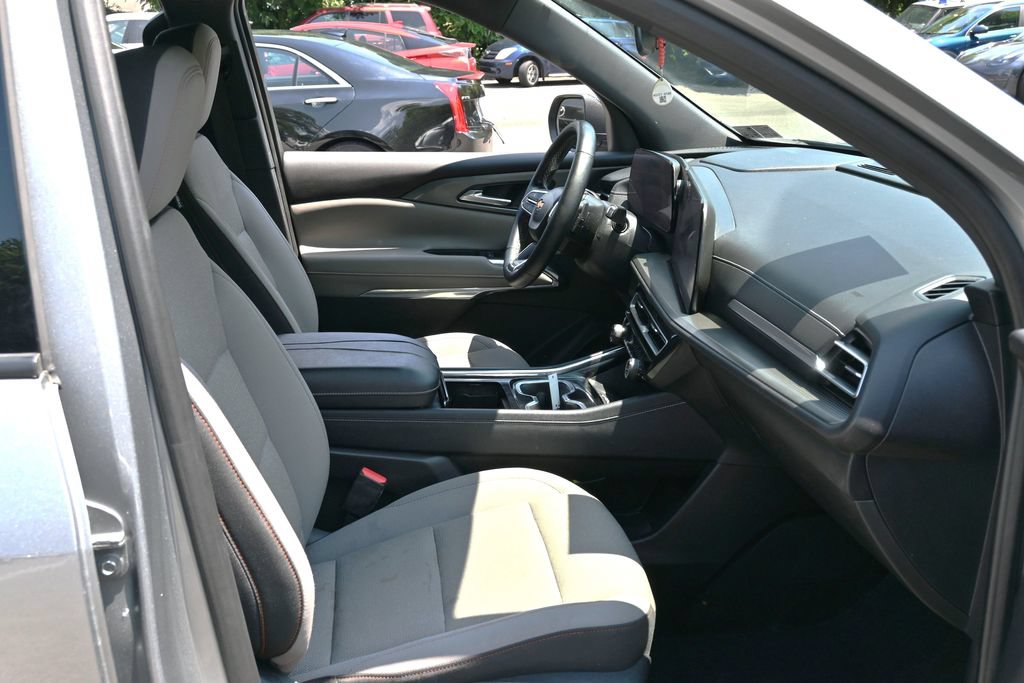 Used 2024 Chevrolet Traverse LT FWD image 33