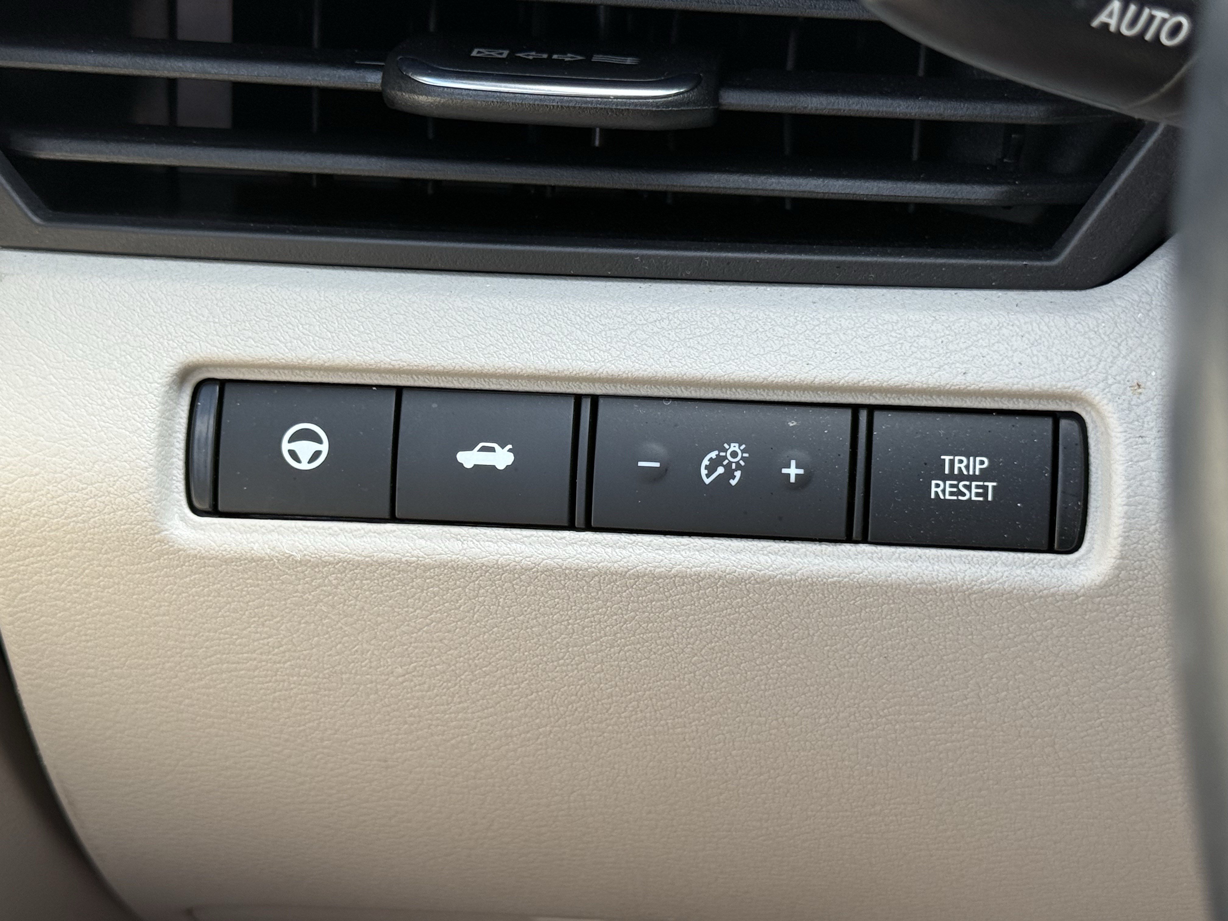 Used 2024 Nissan Altima 2.5 SL AWD/4WD image 32